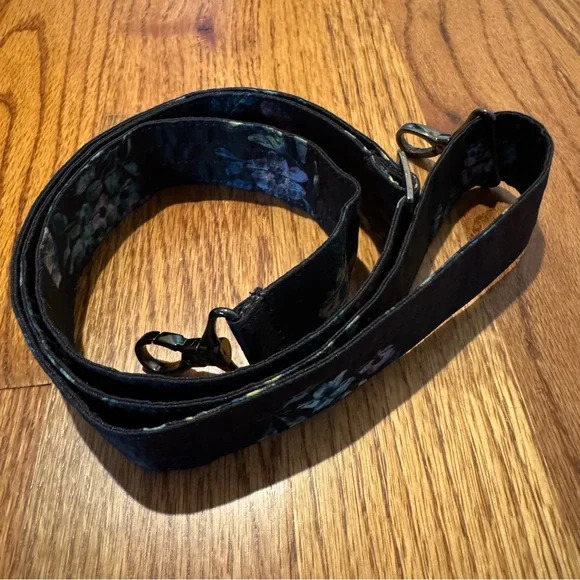 Lug 1.5” Crossbody Strap - Bouquet Black - Picture 3 of 3